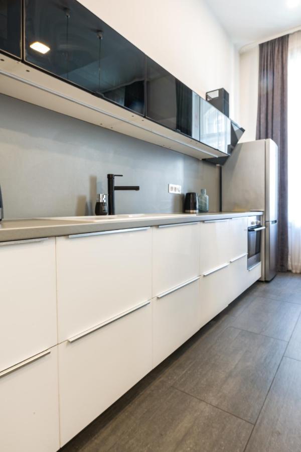 Luxury Nova Home Next To The New York Cafe บูดาเปสต์ ภายนอก รูปภาพ