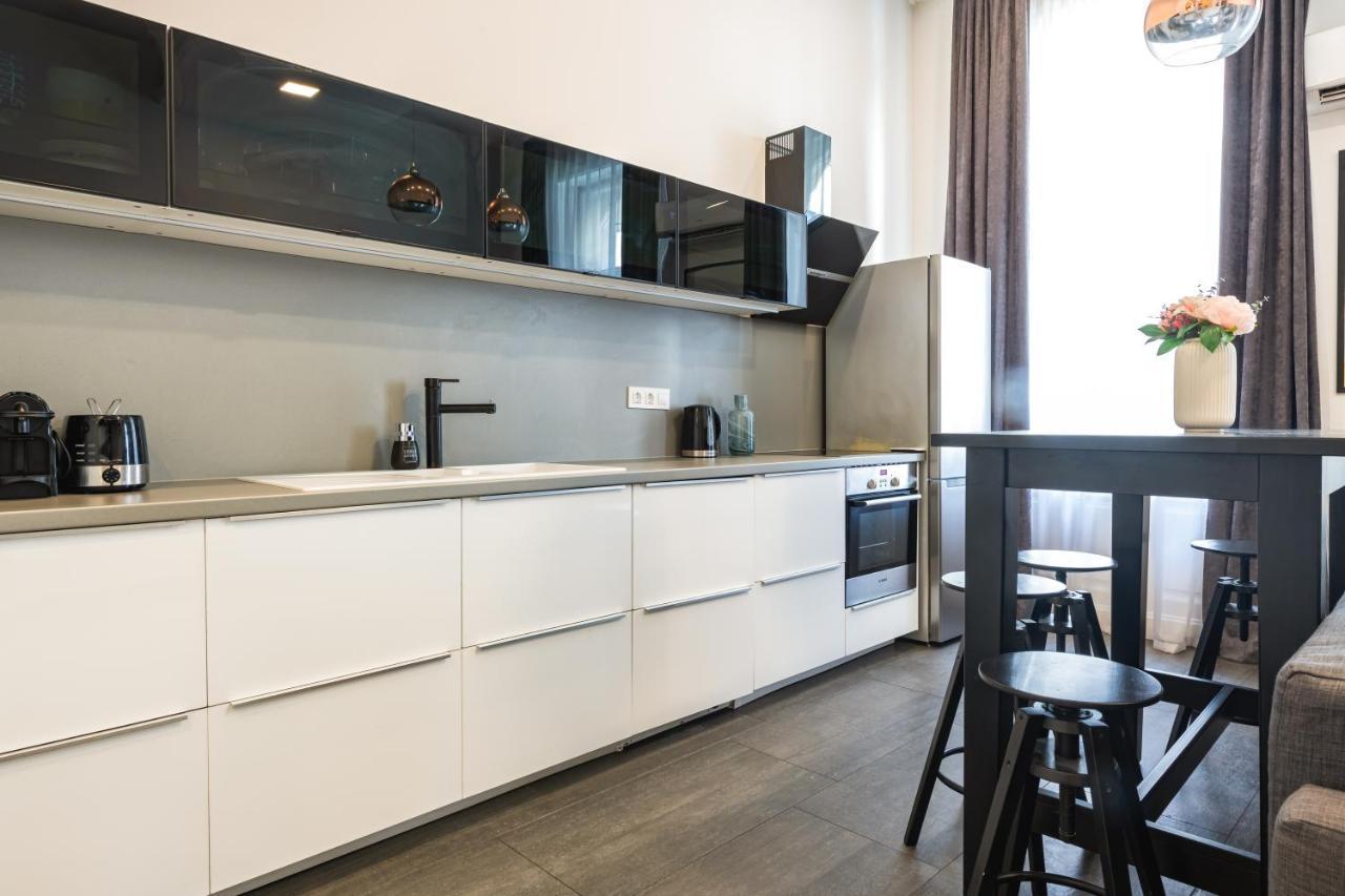 Luxury Nova Home Next To The New York Cafe บูดาเปสต์ ภายนอก รูปภาพ